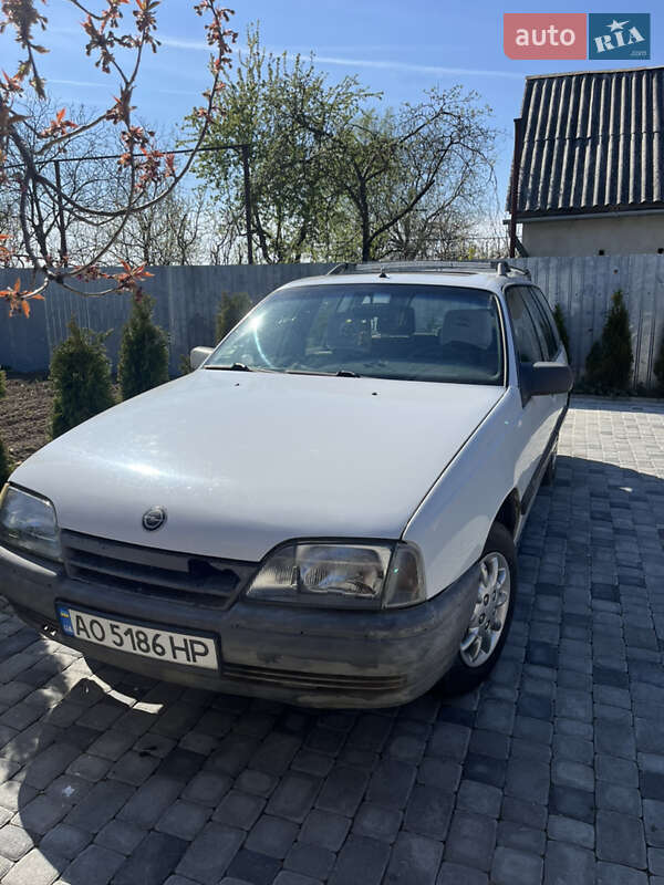 Универсал Opel Omega 1988 в 