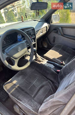 Универсал Opel Omega 1988 в 