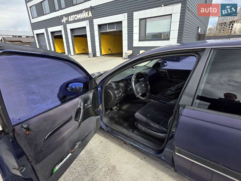 Седан Opel Omega 1998 в Киеве