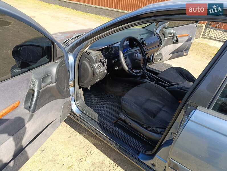 Седан Opel Omega 1998 в Волочиську