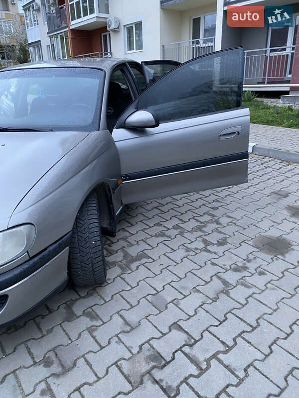 Седан Opel Omega 1997 в Чернівцях