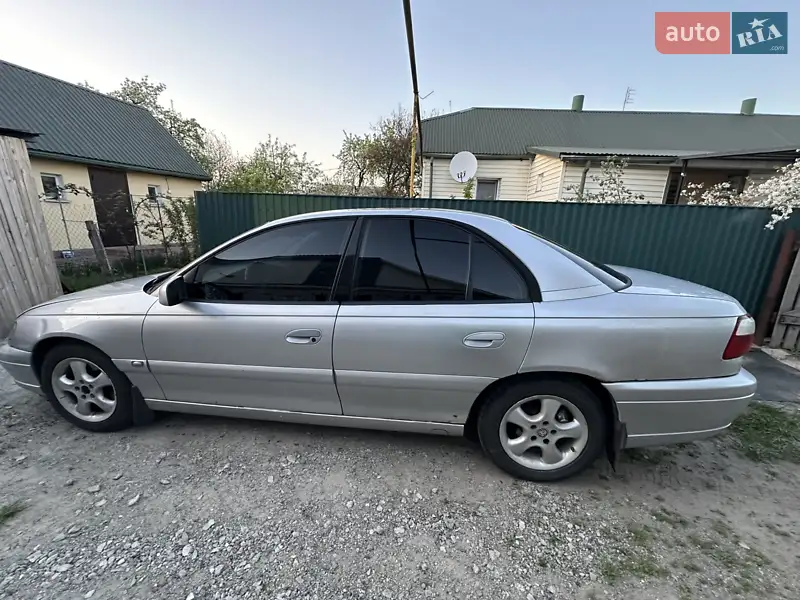 Opel Omega 2000