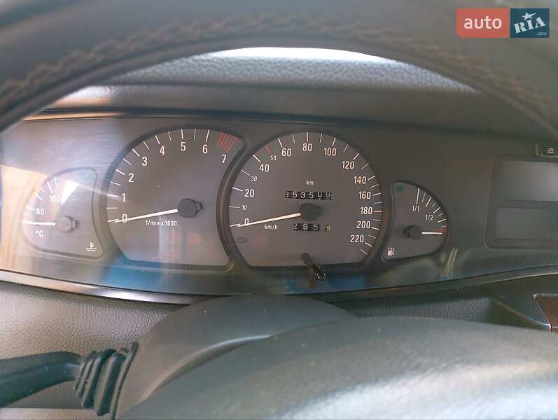 Седан Opel Omega 2002 в Александрие