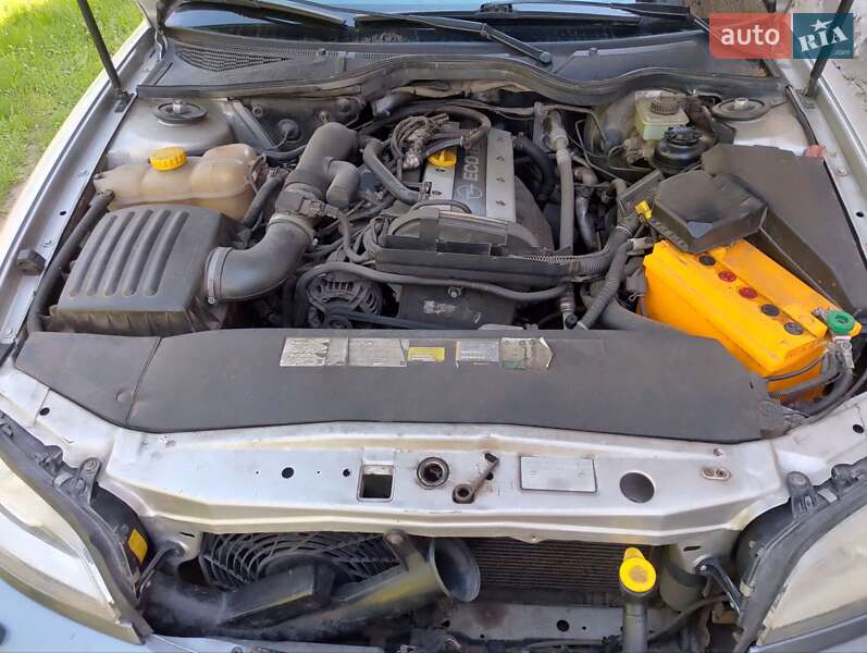 Седан Opel Omega 2002 в Александрие