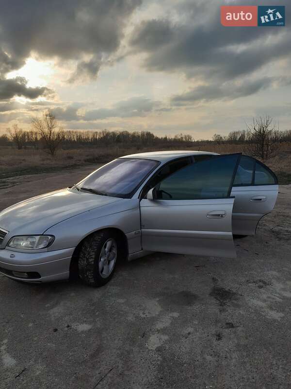 Седан Opel Omega 2002 в Киеве