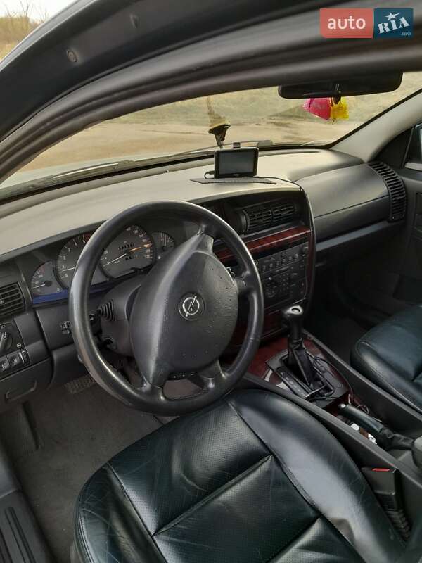 Седан Opel Omega 2002 в Киеве