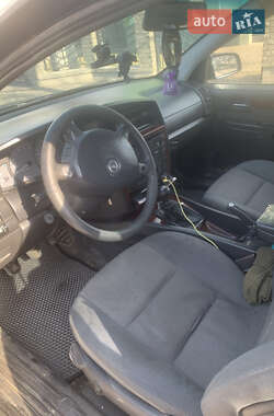 Седан Opel Omega 2001 в 
