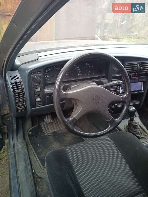 Седан Opel Omega 1988 в Кривом Роге фото 12 Седан Opel Omega 1988 в Кривом Роге