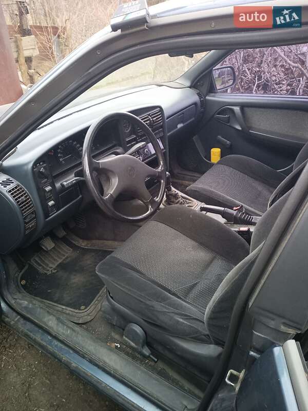 Седан Opel Omega 1988 в Кривом Роге фото 17 Седан Opel Omega 1988 в Кривом Роге