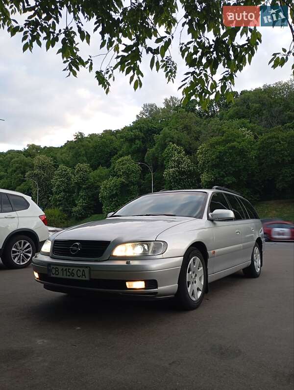 Opel Omega 2000