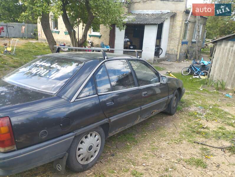 Седан Opel Omega 1989 в Шпитьках