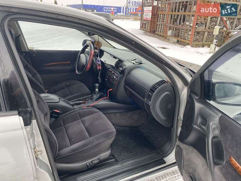 Седан Opel Omega 1994 в Нововолынске