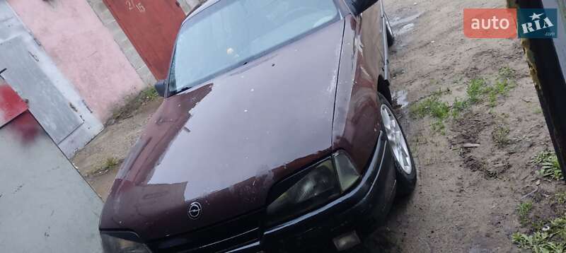 Седан Opel Omega 1989 в Славутиче