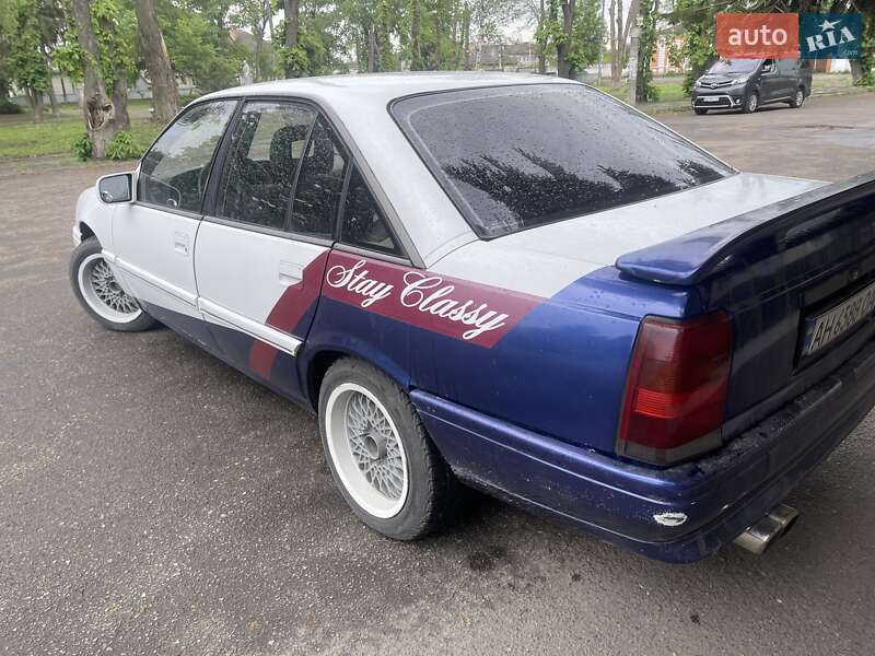 Седан Opel Omega 1987 в Каменском
