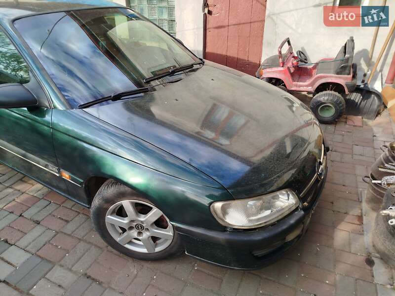 Седан Opel Omega 1995 в Городку