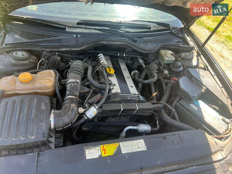 Седан Opel Omega 1996 в Староконстантинове