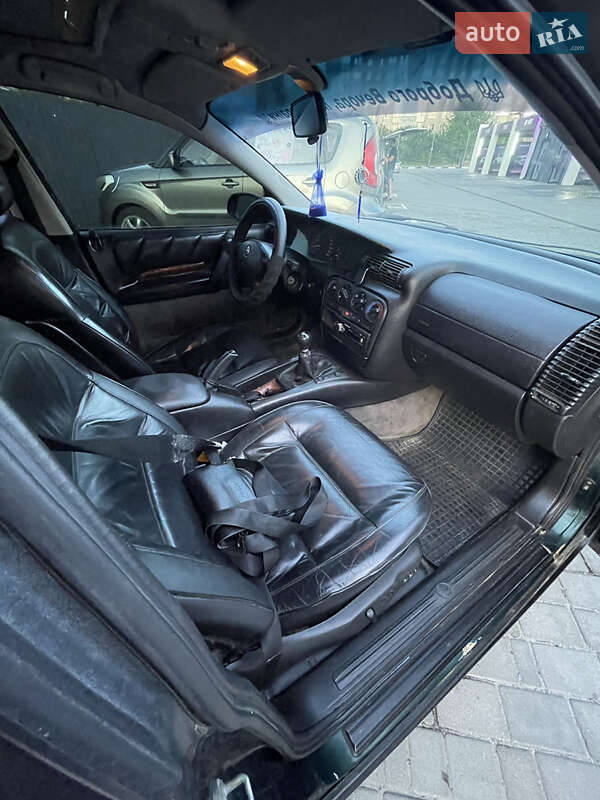 Седан Opel Omega 1996 в Рівному