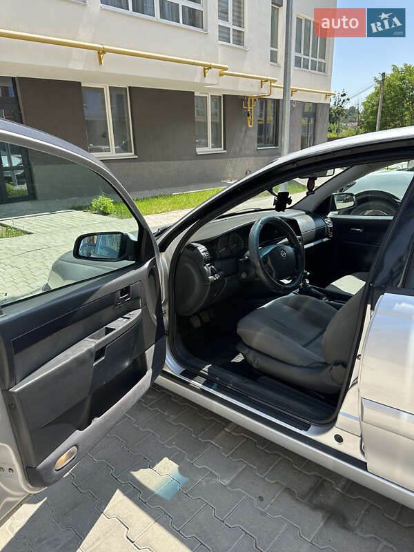 Седан Opel Omega 2001 в Чернівцях