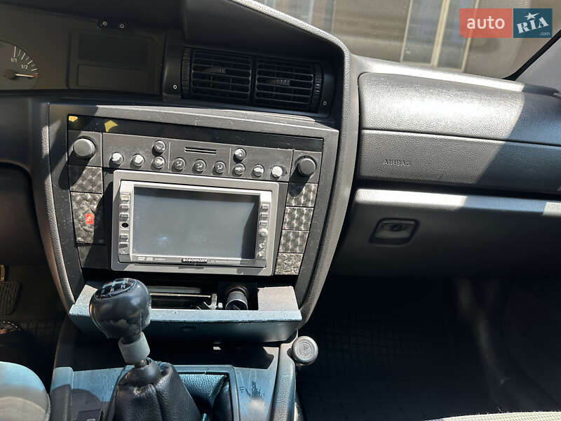 Седан Opel Omega 2001 в Чернівцях