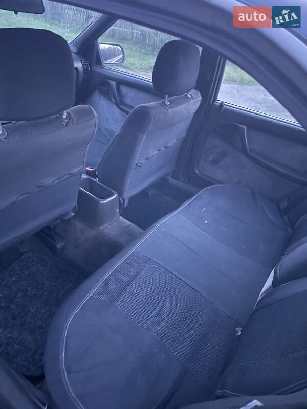 Седан Opel Omega 1991 в Днепре
