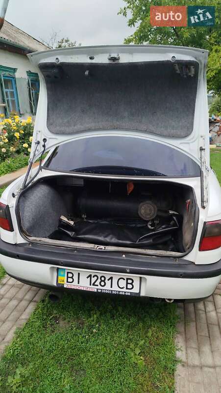 Седан Opel Omega 1998 в Кременчуге