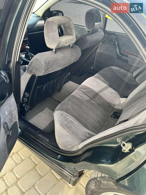 Седан Opel Omega 1996 в Борщеве