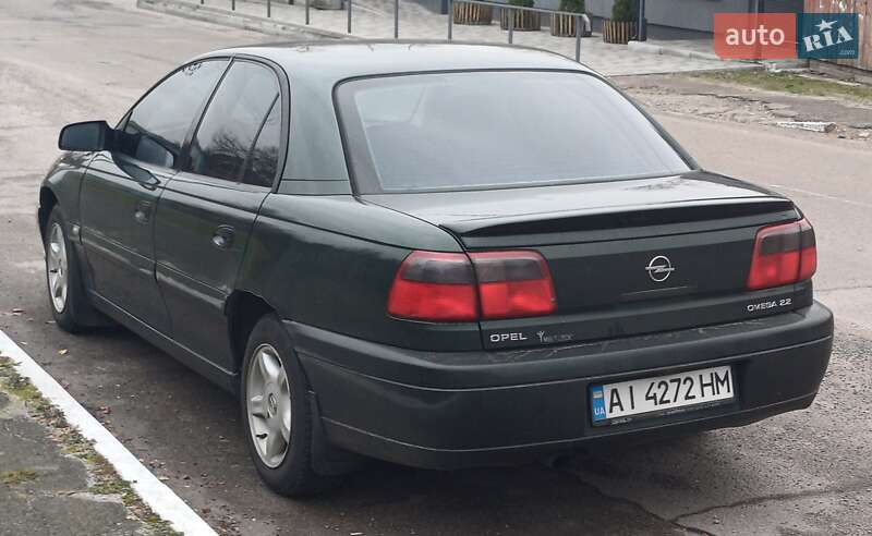 Седан Opel Omega 2000 в Боровій