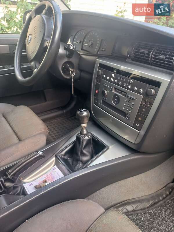 Седан Opel Omega 2003 в Черкассах