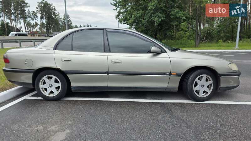 Седан Opel Omega 1998 в Киеве