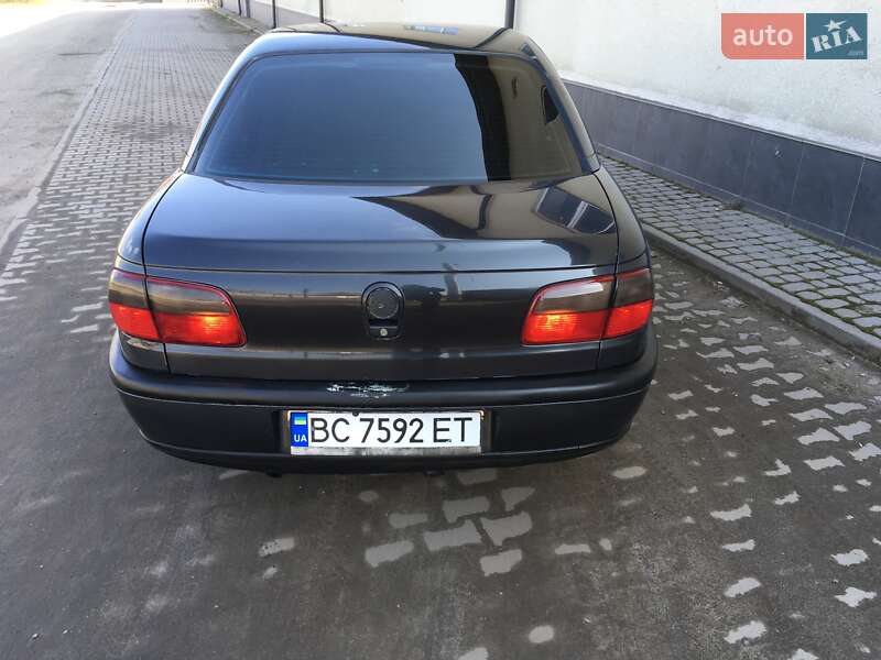 Седан Opel Omega 1998 в Львове