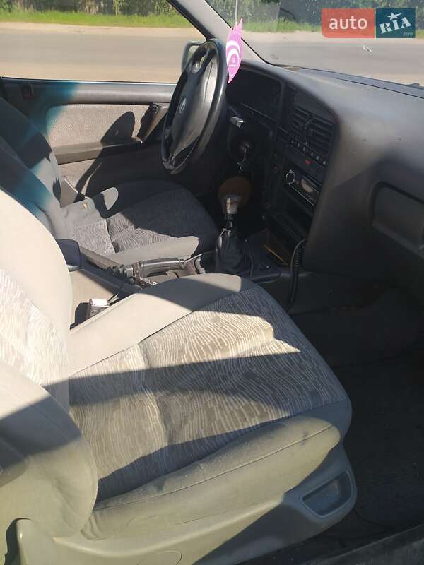 Седан Opel Omega 1989 в Бородянке