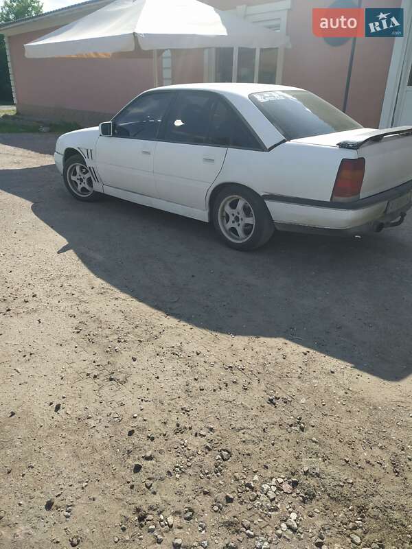 Седан Opel Omega 1989 в Бородянке