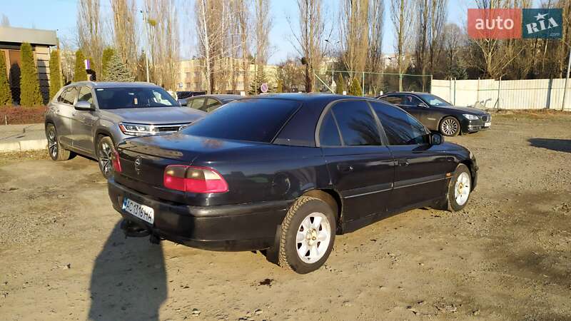 Седан Opel Omega 1995 в Луцке