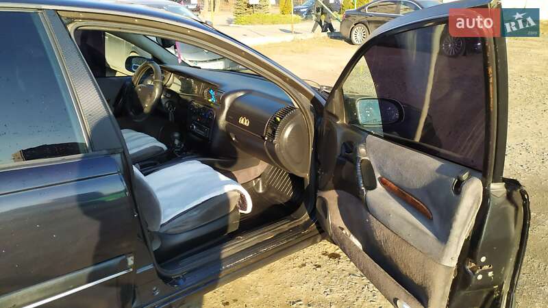 Седан Opel Omega 1995 в Луцке