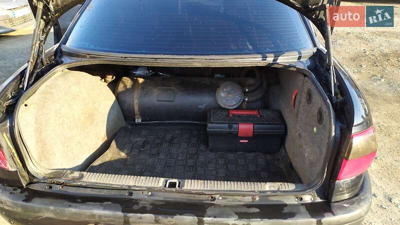 Седан Opel Omega 1995 в Луцке