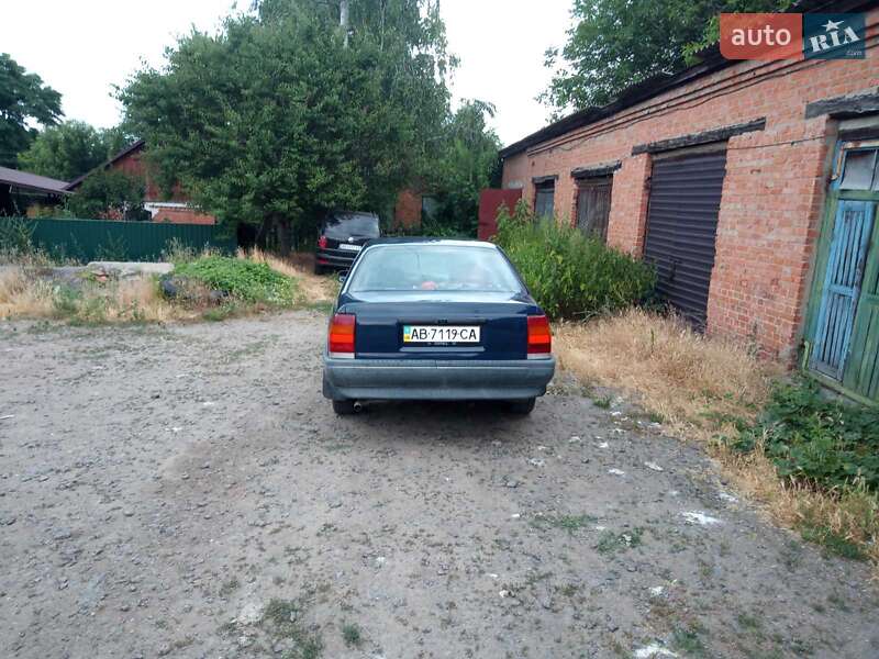 Седан Opel Omega 1989 в Гайсине