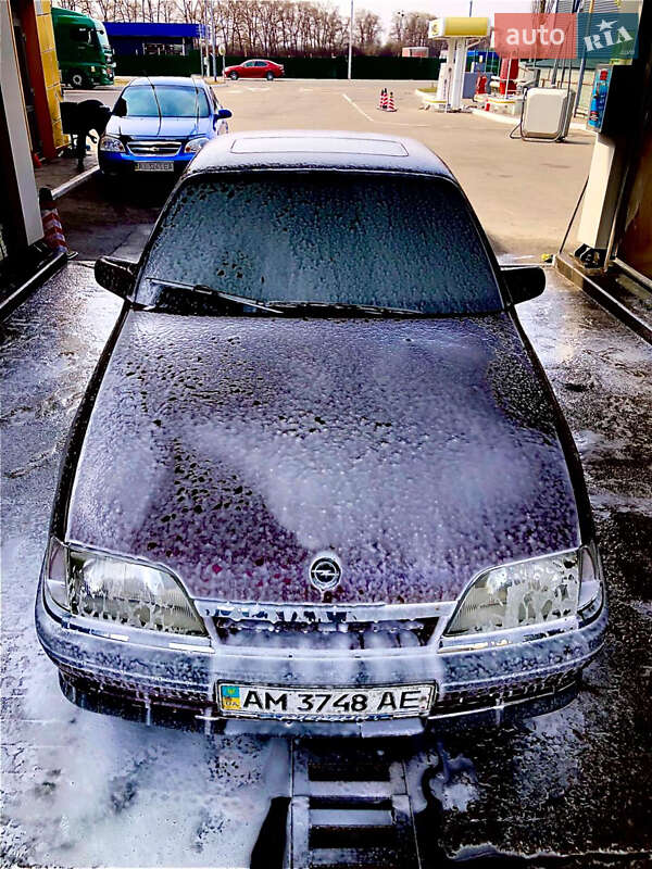 Седан Opel Omega 1993 в 