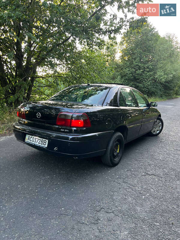Седан Opel Omega 2003 в Вараше