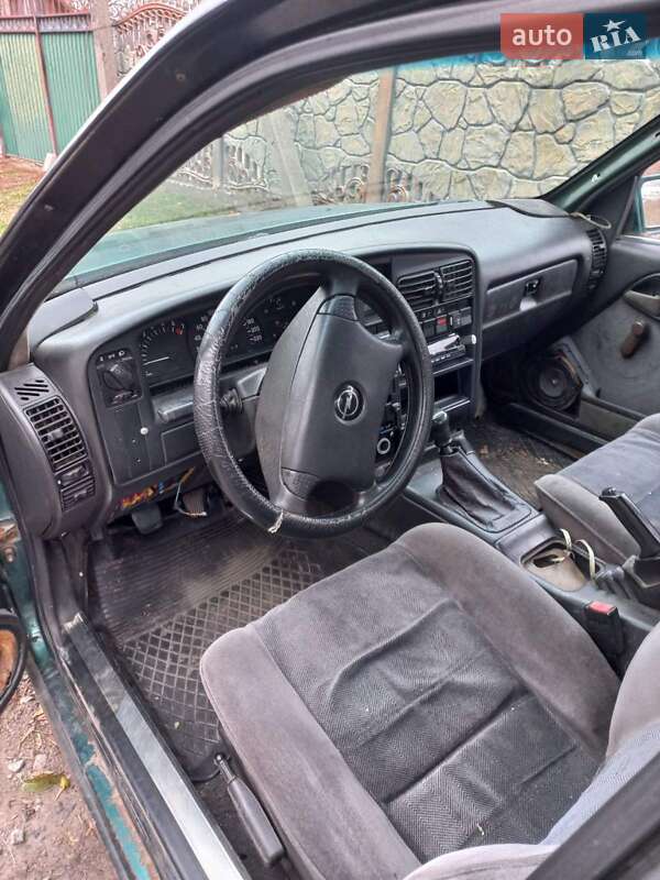 Седан Opel Omega 1987 в Кременчуці