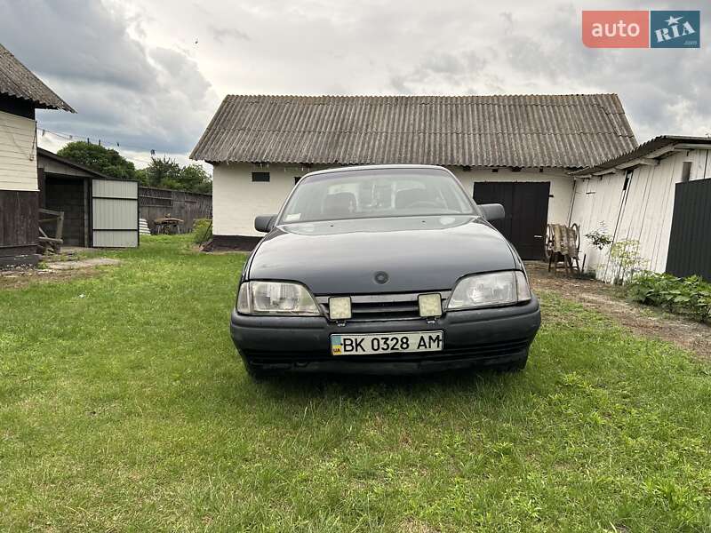 Седан Opel Omega 1990 в Костополе