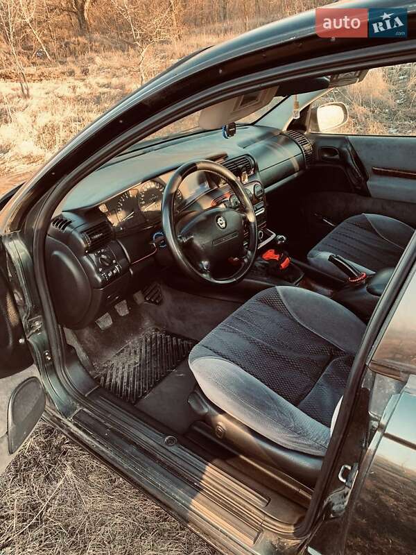 Седан Opel Omega 1997 в Черкассах