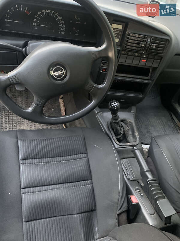 Универсал Opel Omega 1993 в Киеве