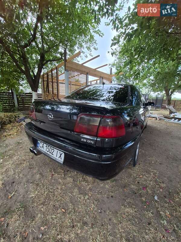 Седан Opel Omega 2002 в Смеле