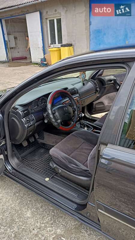 Седан Opel Omega 1999 в Новому Розділі