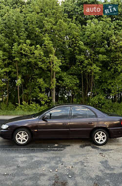 Седан Opel Omega 2000 в 