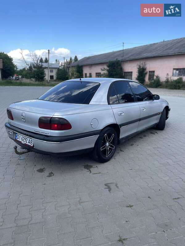 Седан Opel Omega 1999 в Косове