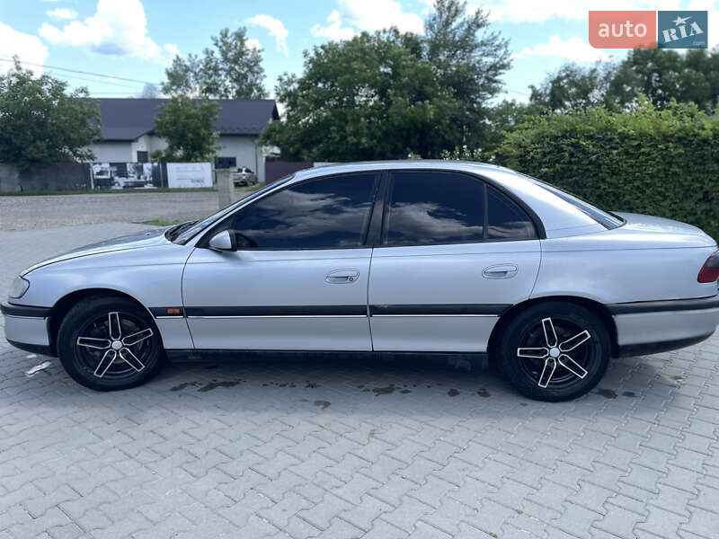 Седан Opel Omega 1999 в Косове