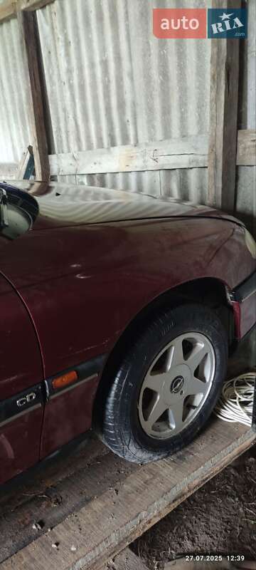 Седан Opel Omega 1996 в Корце