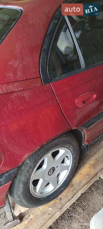 Седан Opel Omega 1996 в Корце
