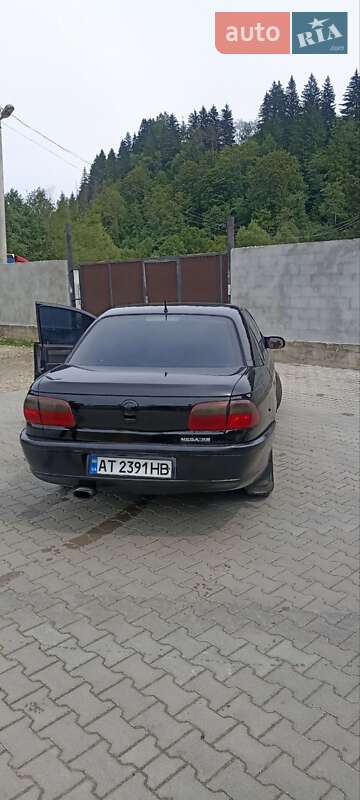 Седан Opel Omega 1999 в Верховине
